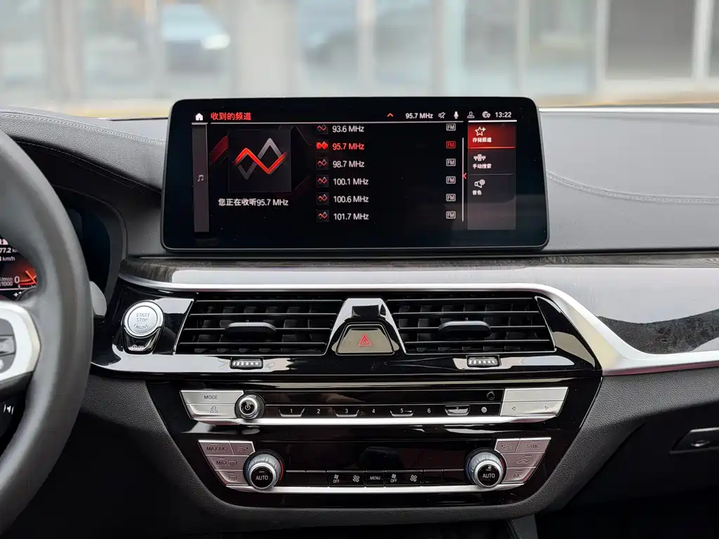 BMW 5 Series 2022 525Li M Sports Package купить на сайте DeffCars