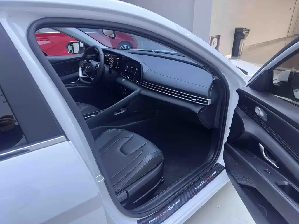 Elantra 2022 1.5L CVT LUX Premium Edition купить на сайте DeffCars
