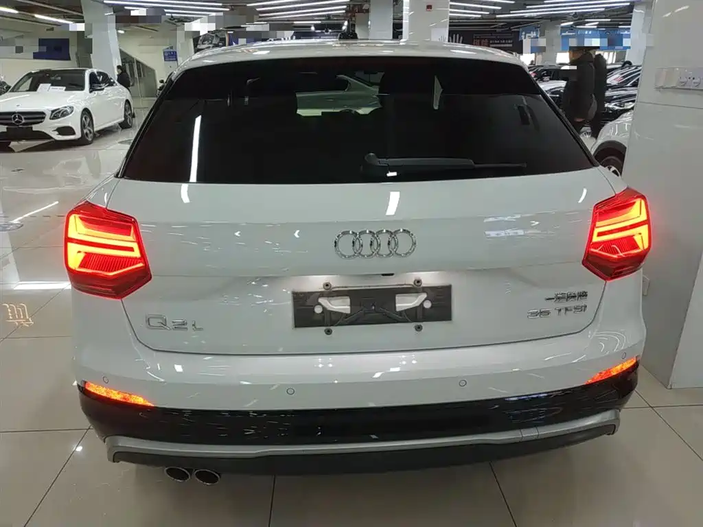 Audi Q2L 2018 35 TFSI launches exclusive version, National VI купить на сайте DeffCars