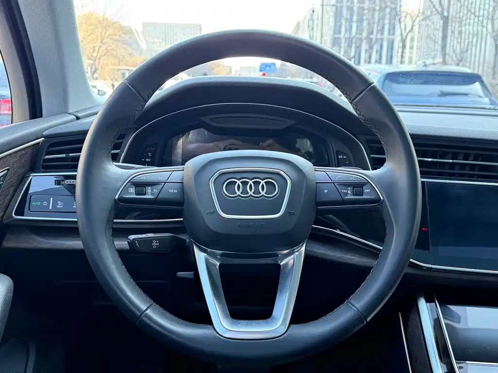 Audi Q7 2021 55 TFSI quattro S line sports version купить на сайте DeffCars