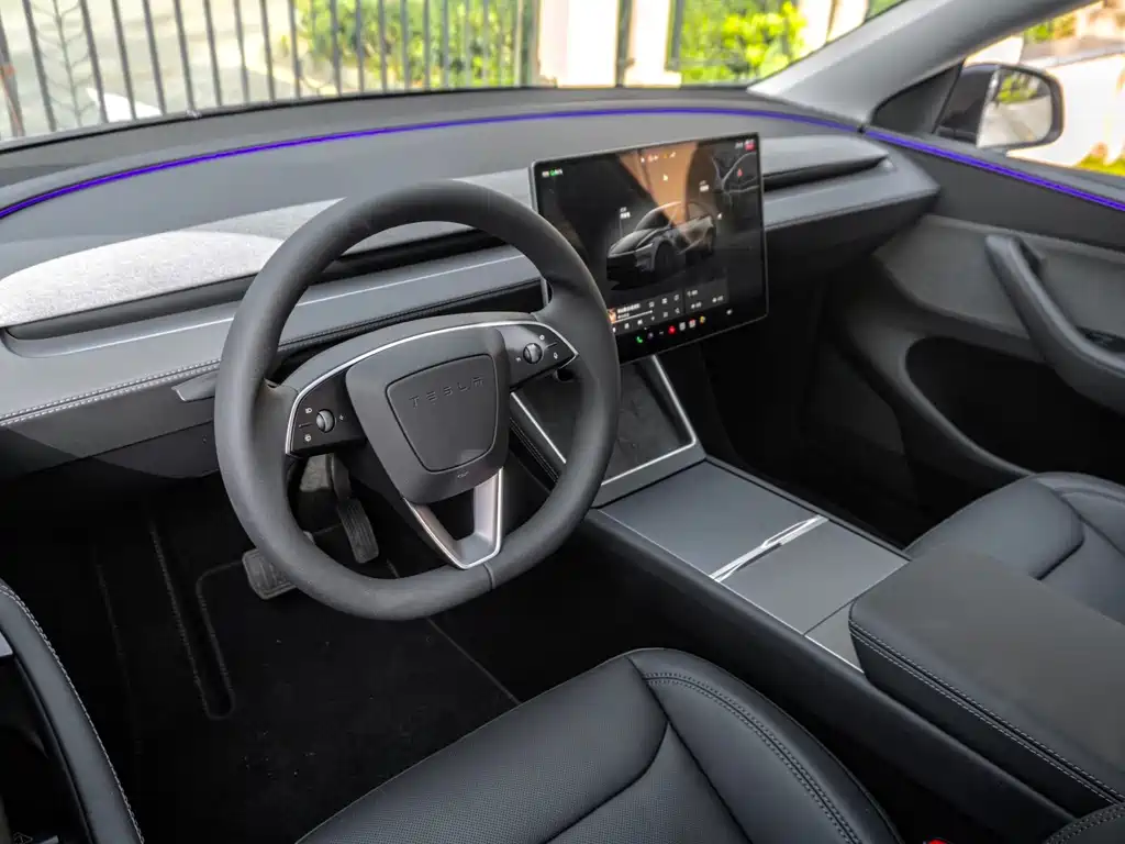 Model Y 2025 rear-wheel drive version купить на сайте DeffCars