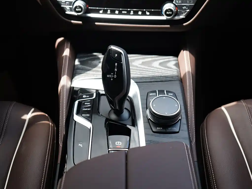 BMW 5 Series 2023 facelift 530Li leading M sports package купить на сайте DeffCars