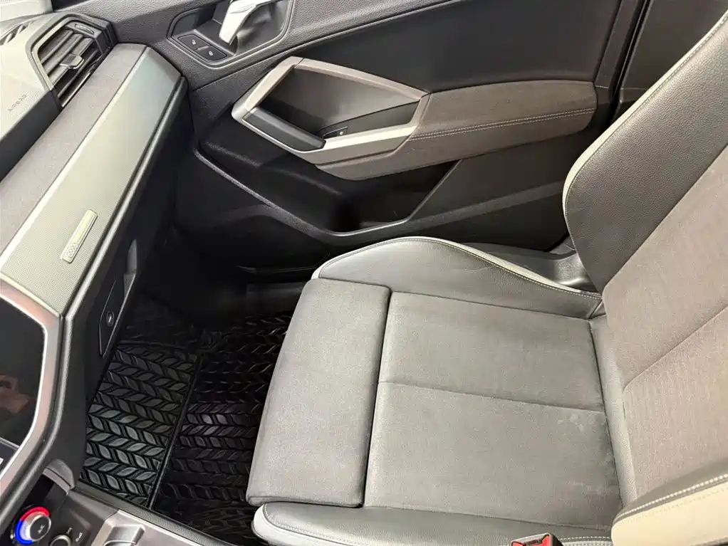 Audi Q3 2022 35 TFSI aggressive and dynamic купить на сайте DeffCars