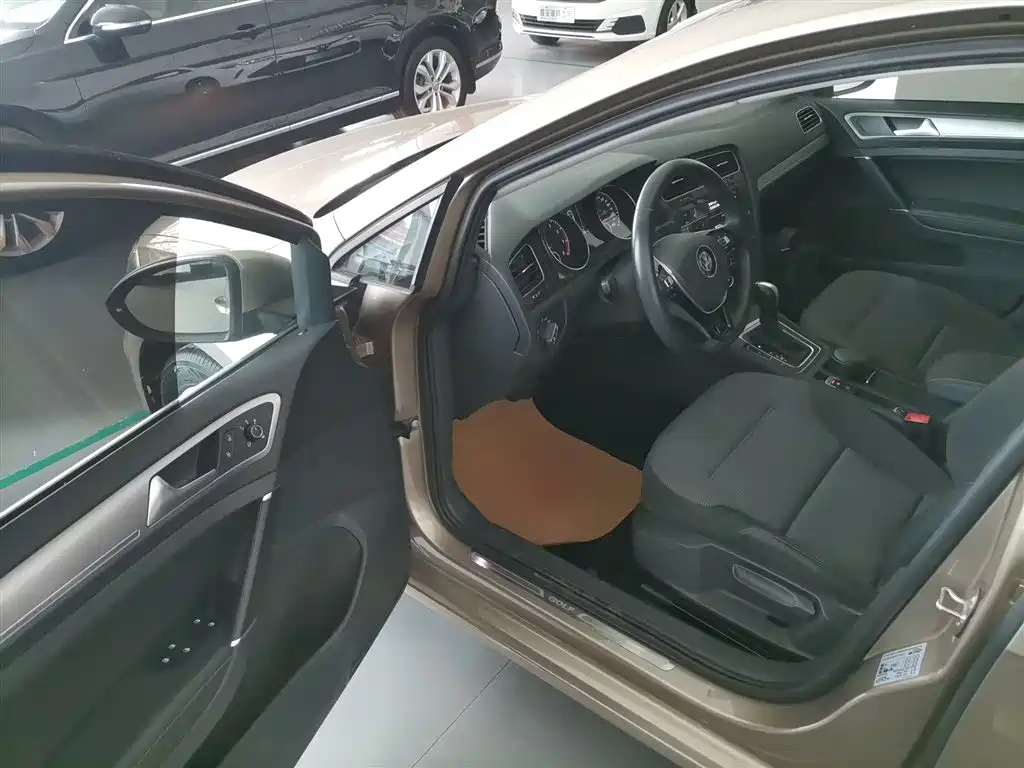 Golf 2019 1.6L automatic comfort model National V купить на сайте DeffCars