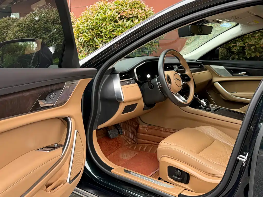 Jaguar XFL 2022 2.0T P250 two-wheel drive exclusive luxury version купить на сайте DeffCars