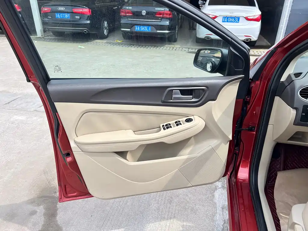 Focus 2011 hatchback 1.8L automatic fashion model купить на сайте DeffCars