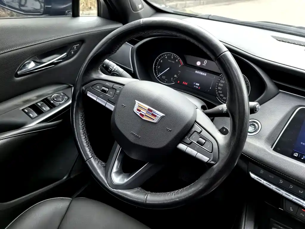 Cadillac XT4 2020 28T two-wheel drive leading model купить на сайте DeffCars