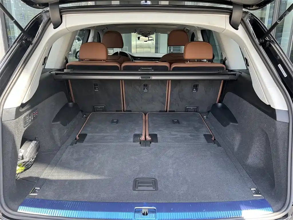 Audi Q7 2021 55 TFSI quattro S line sports version купить на сайте DeffCars