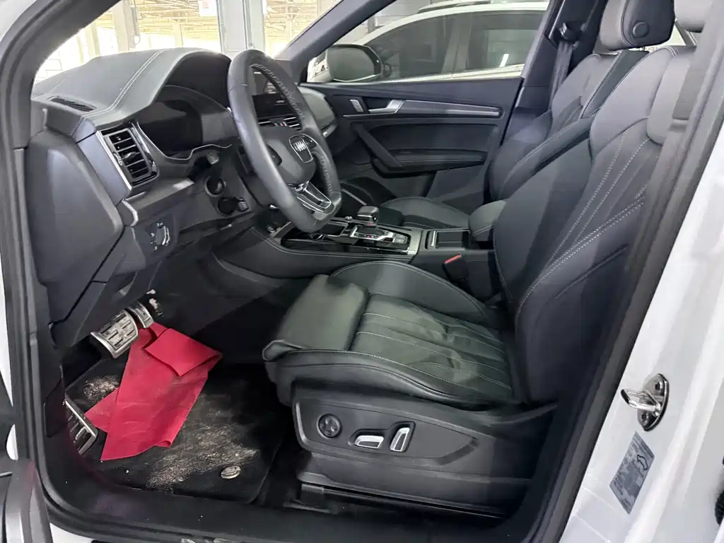 Audi Q5L 2025 40 TFSI Fashionable and Dynamic купить на сайте DeffCars