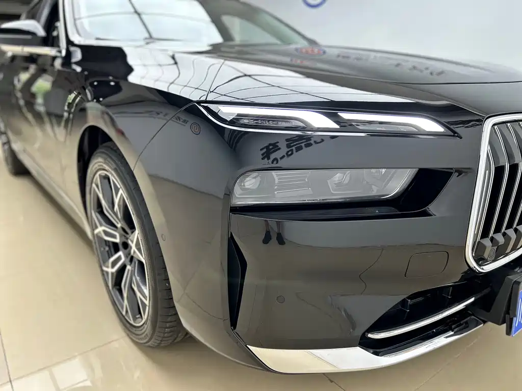 BMW 7 Series 2023 735Li Luxury Package купить на сайте DeffCars