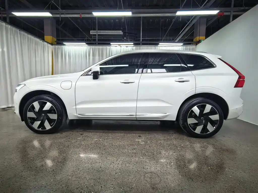 Volvo XC60 plug-in hybrid 2025 plug-in hybrid long-range four-wheel drive Zhiyuan luxury version купить на сайте DeffCars