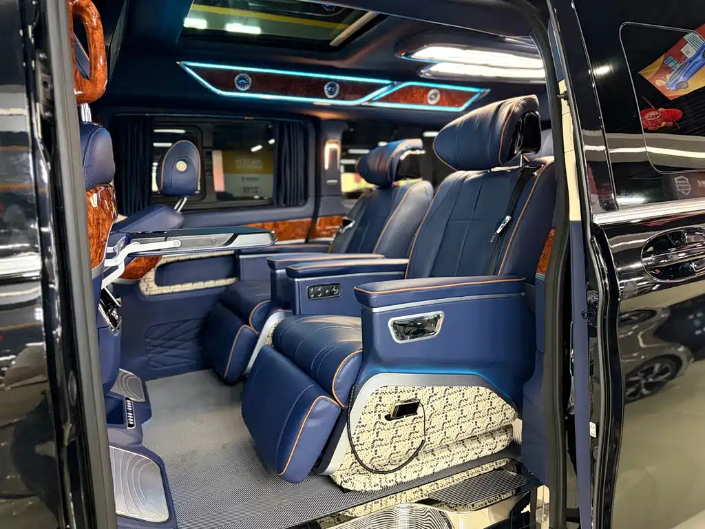 Mercedes-Benz V-Class 2022 V 260 L Long Wheelbase Premium Edition купить на сайте DeffCars