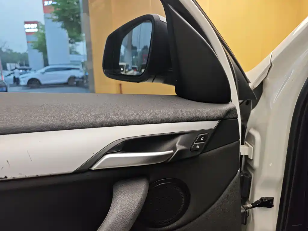 BMW X1 2016 sDrive18Li Exclusive Model купить на сайте DeffCars