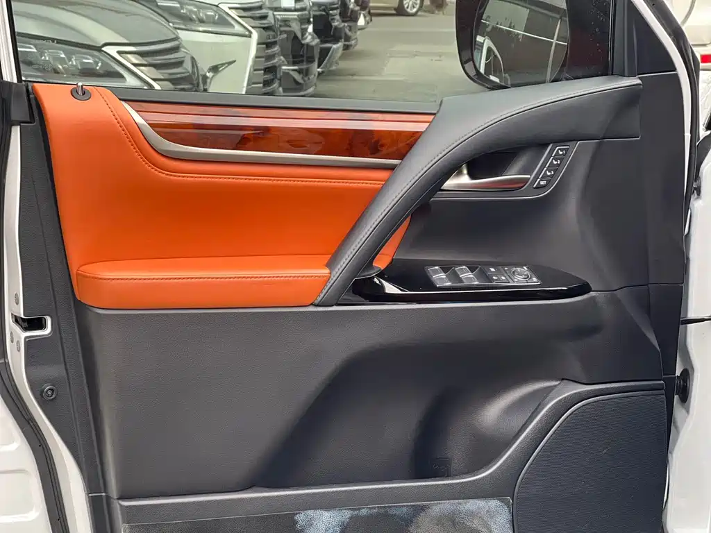 Lexus LX 2017 570 Premium Deluxe Edition купить на сайте DeffCars