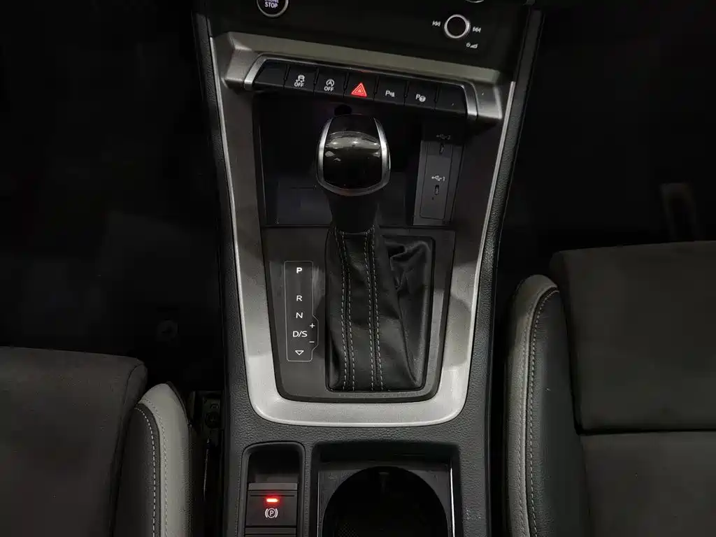 Audi Q3 2022 35 TFSI Fashionable and Dynamic купить на сайте DeffCars