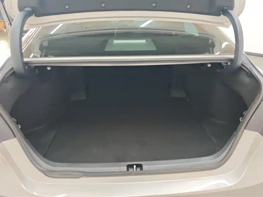 Camry 2021 2.0G Deluxe Edition купить на сайте DeffCars