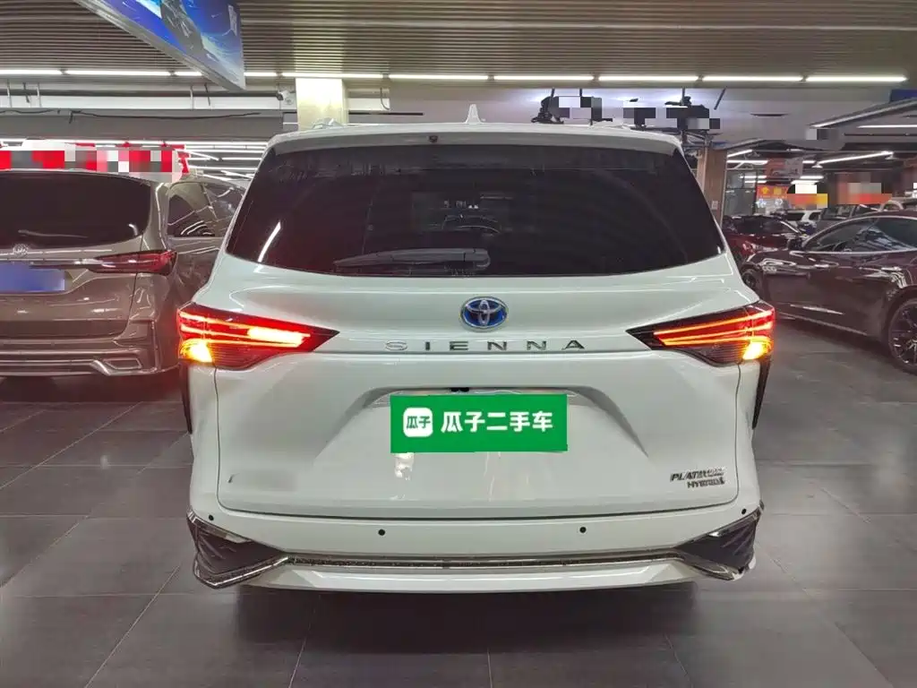 SIENNA 2023 2.5L Hybrid Platinum Edition купить на сайте DeffCars