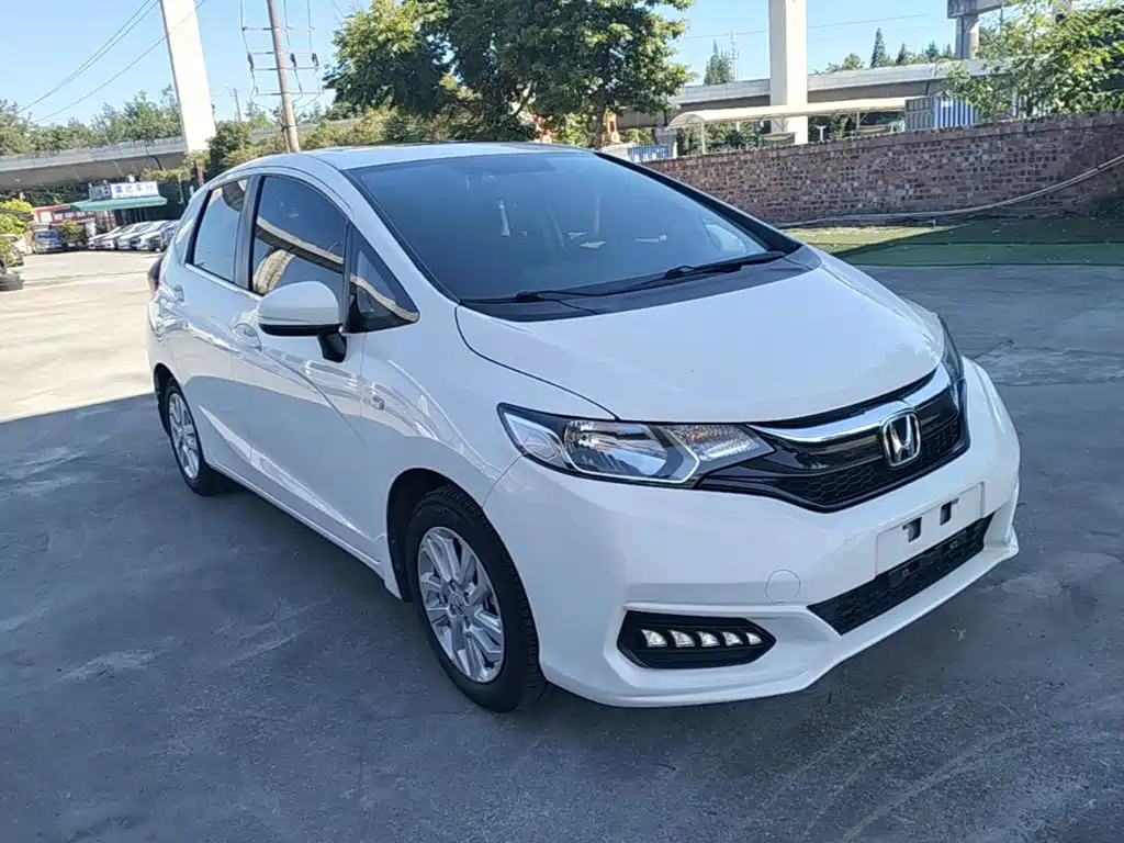 Fit 2018 1.5L CVT comfort sunroof version купить на сайте DeffCars