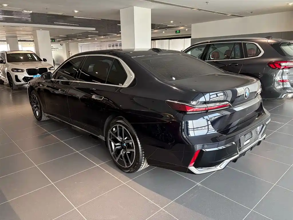 BMW 7 Series 2023 735Li M Sports Package купить на сайте DeffCars