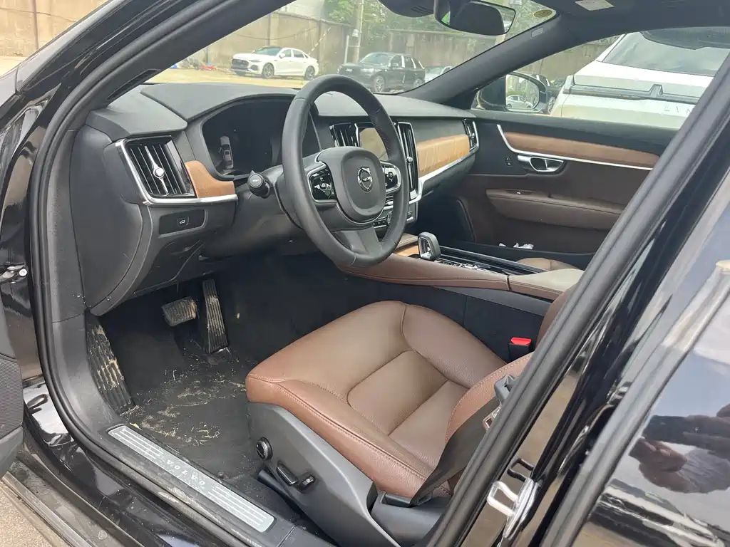 Volvo S90 2025 B5 Zhiyi Luxury Edition купить на сайте DeffCars