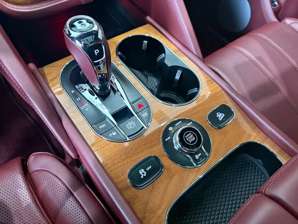 Bentayga 2021 4.0T V8 купить на сайте DeffCars