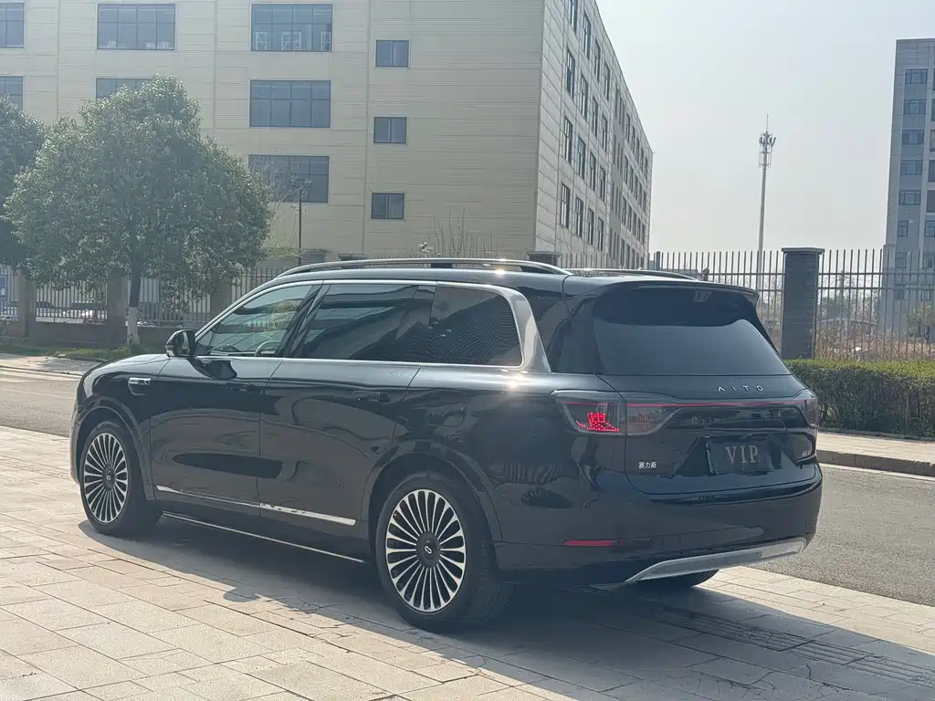 Wenjie M9 2025 extended range Ultra version 52kWh 6-seater version (192-line lidar) купить на сайте DeffCars