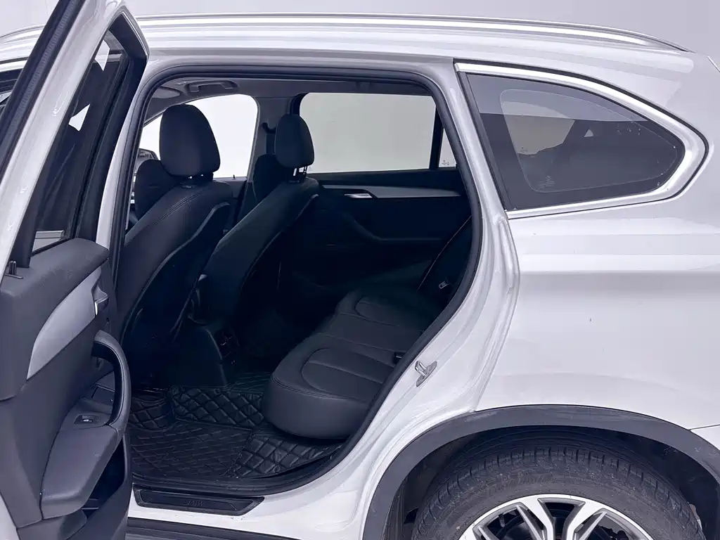BMW X1 2019 sDrive20Li leading model купить на сайте DeffCars