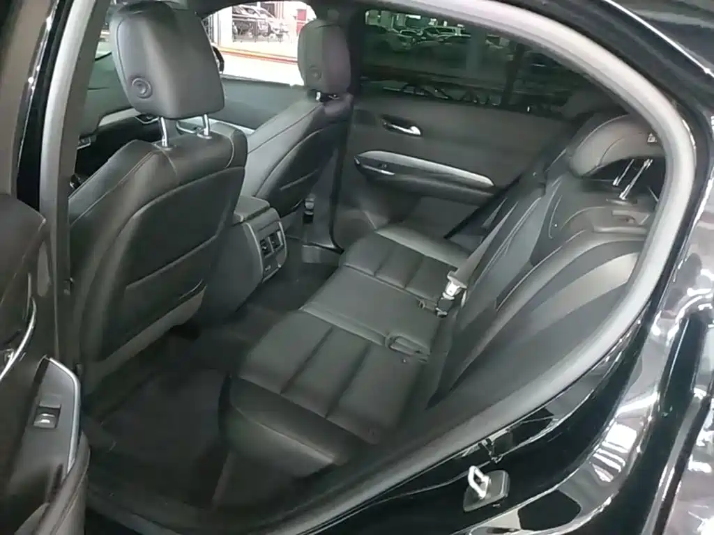 Cadillac XT4 2021 28T two-wheel drive leading model купить на сайте DeffCars