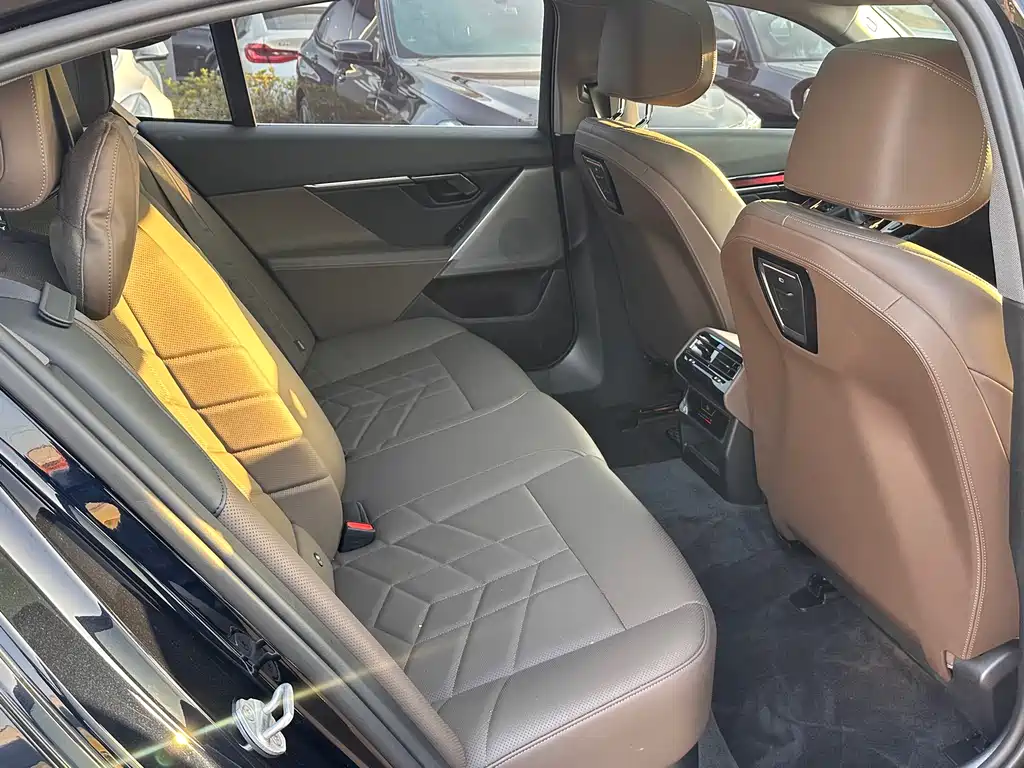 BMW 5 Series 2025 525Li M Sports Package купить на сайте DeffCars