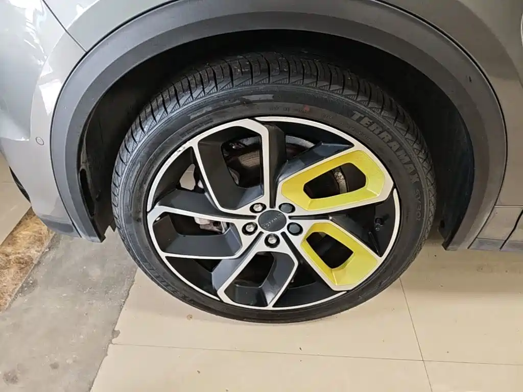 Lynk & Co 05 2020 2.0TD two-wheel drive shines Halo купить на сайте DeffCars