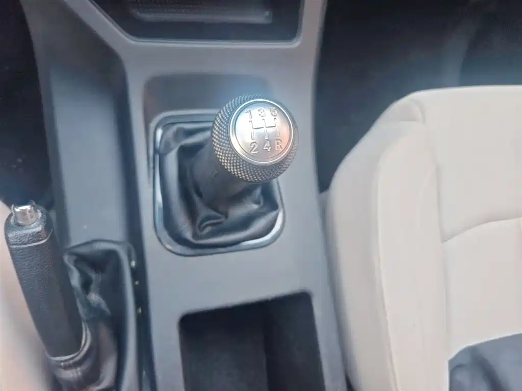 Lingzhi 2023 M5 1.6L practical 5-seater купить на сайте DeffCars