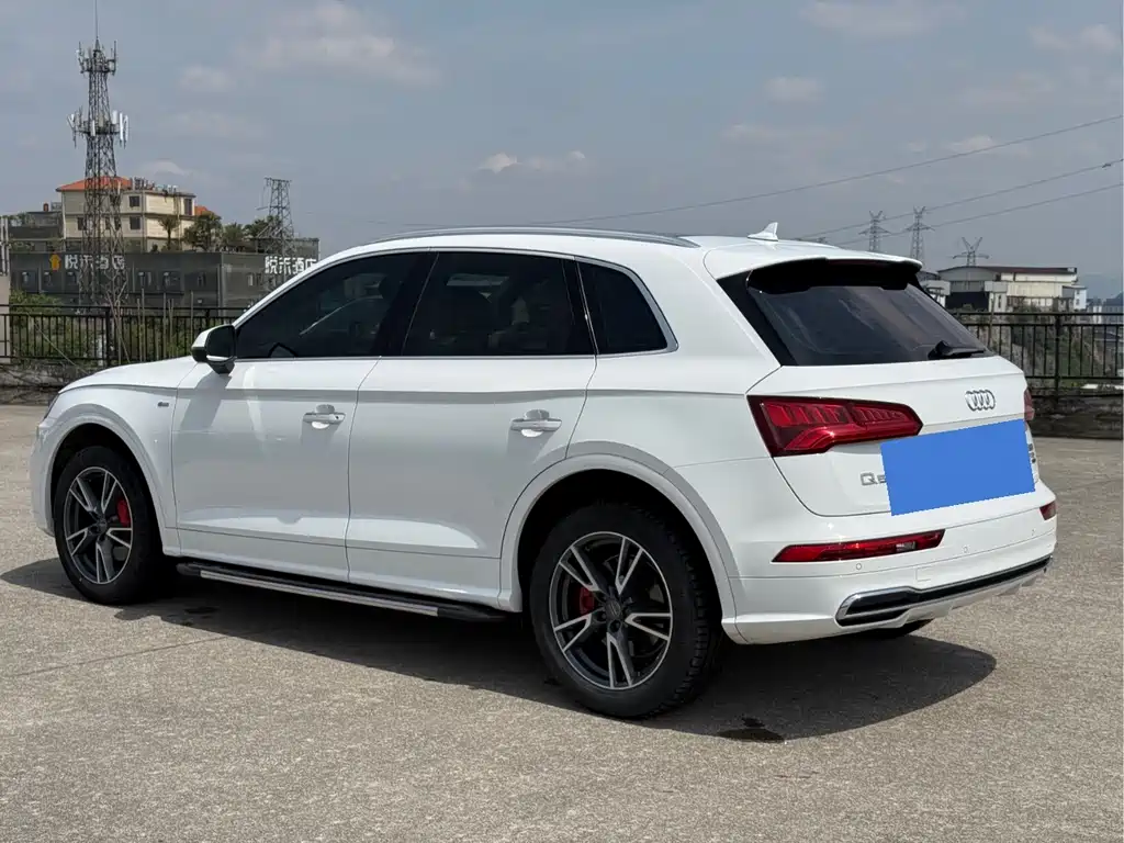 Audi Q5L 2020 40 TFSI enjoys fashionable style купить на сайте DeffCars