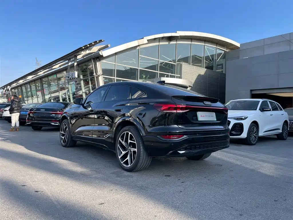 Audi Q6L Sportback e-tron 2026 first pilot version купить на сайте DeffCars