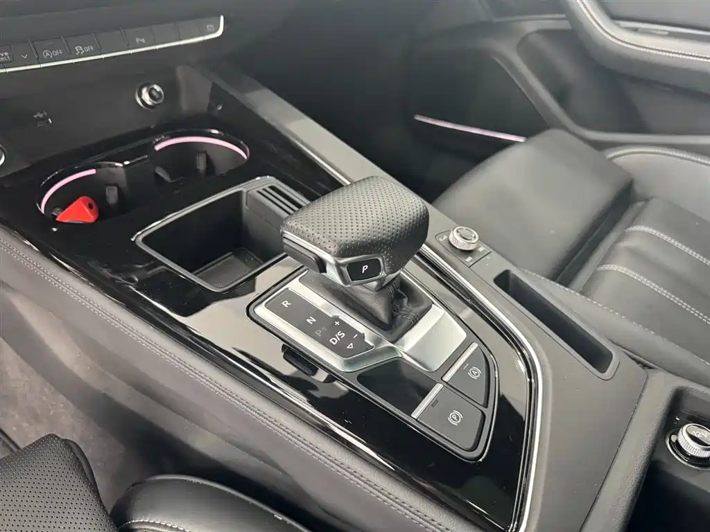 Audi A4L 2025 Model 2 Million Yuexiang Edition 40 TFSI Luxury Dynamic Bu0026O Starry Night Edition купить на сайте DeffCars