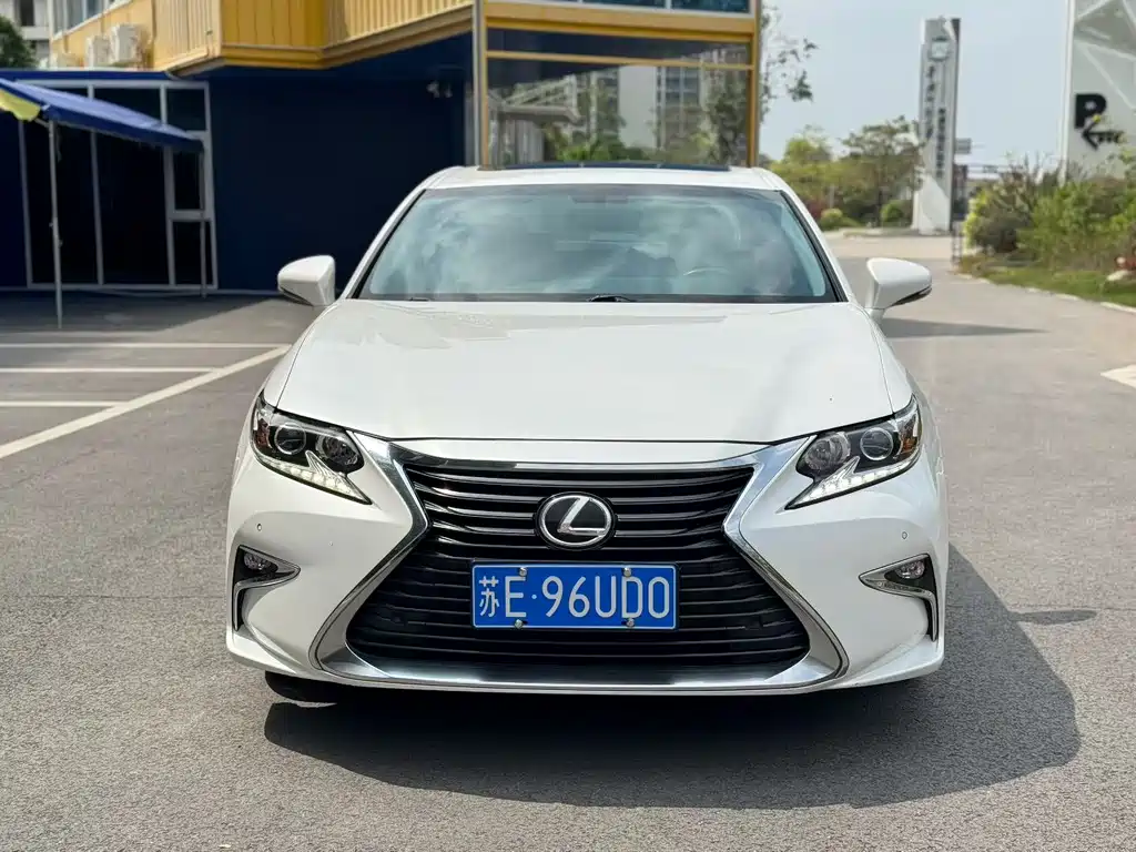 Lexus ES 2015 200 Elite Edition купить на сайте DeffCars