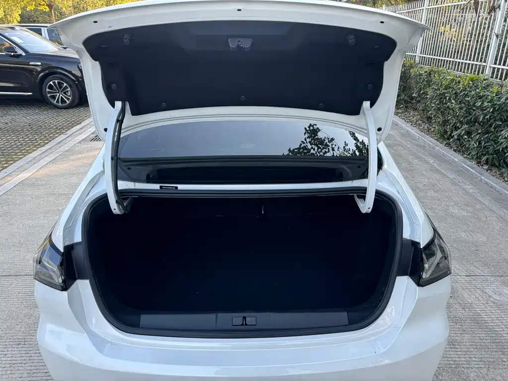 Peugeot 408 2022 1.6T light chasing version купить на сайте DeffCars