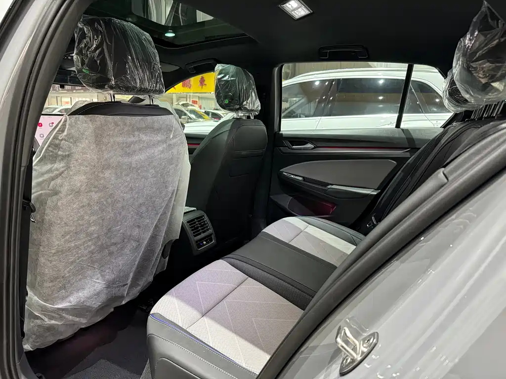 Golf 2025 300TSI R-Line купить на сайте DeffCars