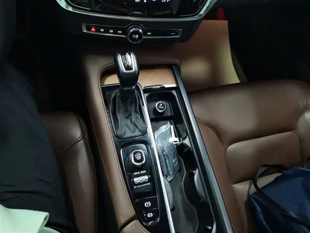 Volvo S90 2020 T5 Zhiyi Luxury Edition купить на сайте DeffCars