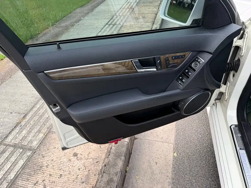 Mercedes C-Class 2010 C 300 Sport купить на сайте DeffCars