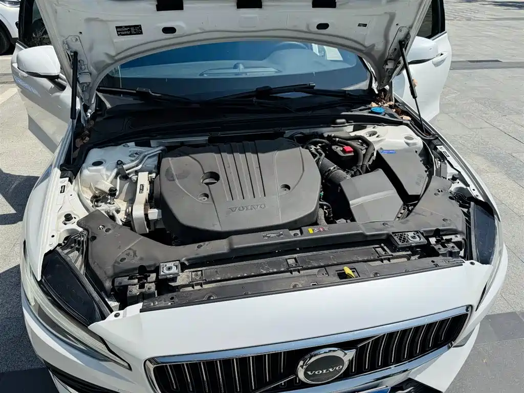 Volvo S60 2023 B4 Zhiyi Luxury Edition купить на сайте DeffCars