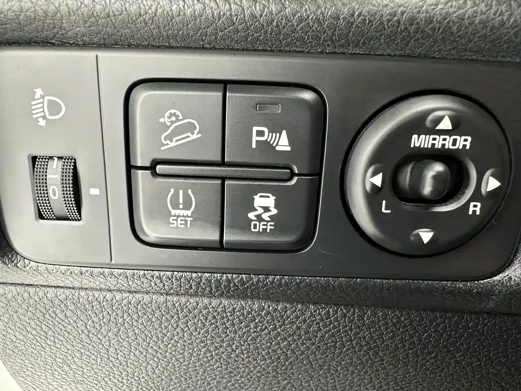 Yipao 2021 1.4L CVT fun sunroof model купить на сайте DeffCars