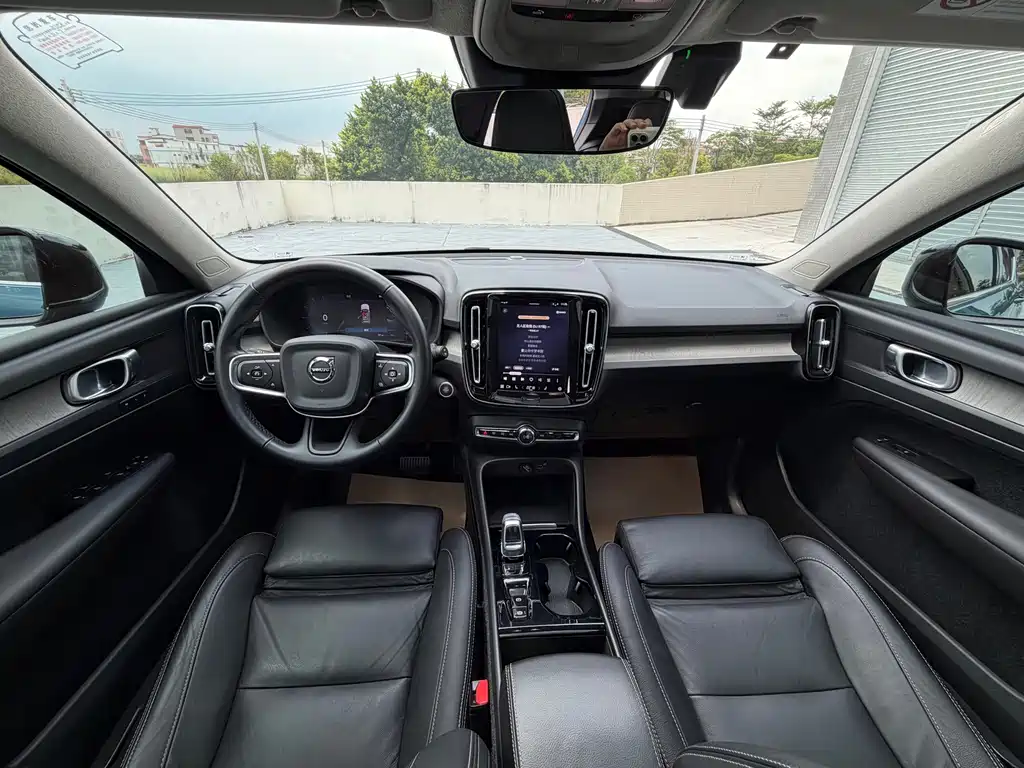Volvo XC40 2023 B4 four-wheel drive Zhiyuan Deluxe Edition купить на сайте DeffCars