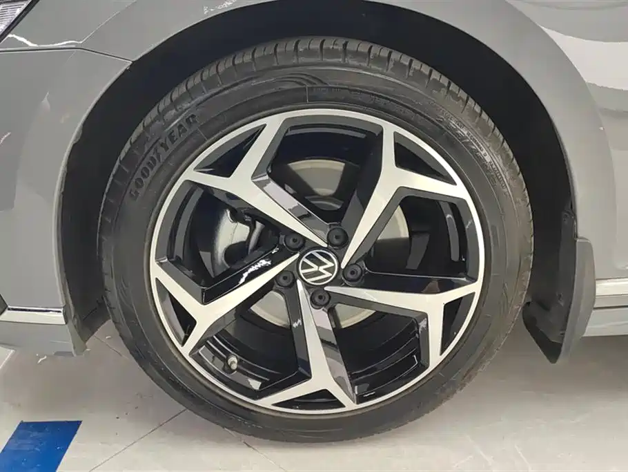 Magotan 2023 2 million commemorative edition 330TSI DSG luxury model купить на сайте DeffCars