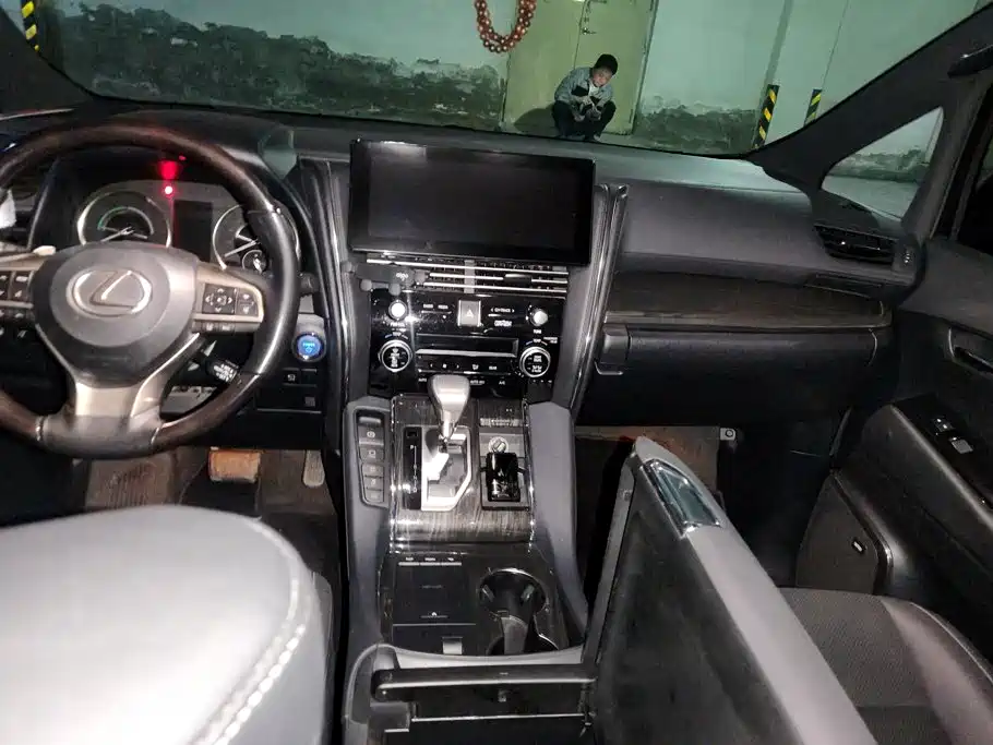Lexus LM 2020 300h four-seat Royal Edition купить на сайте DeffCars