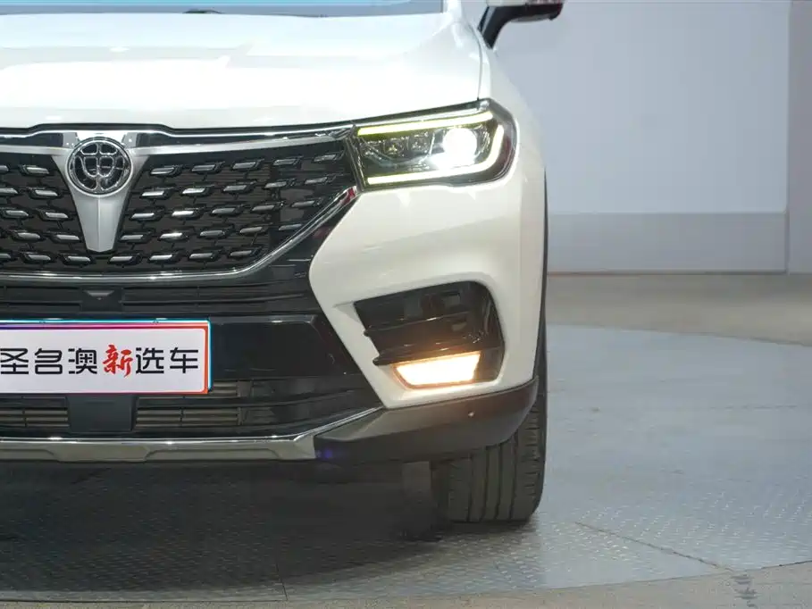 Zhonghua V7 2018 280T DCT premium type 5 seats купить на сайте DeffCars