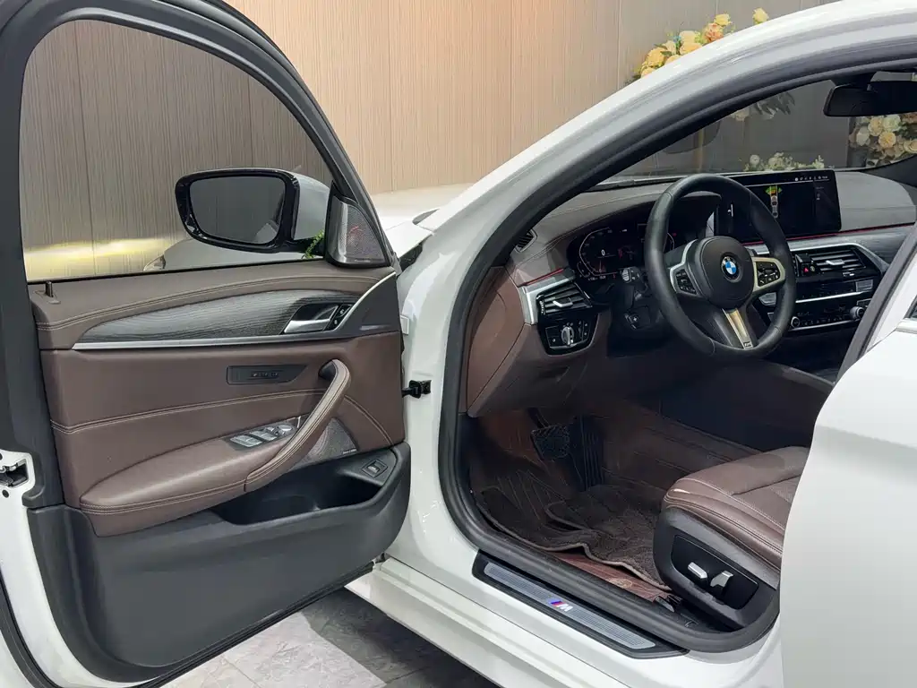 BMW 5 Series 2021 530Li Leading M Sports Package купить на сайте DeffCars