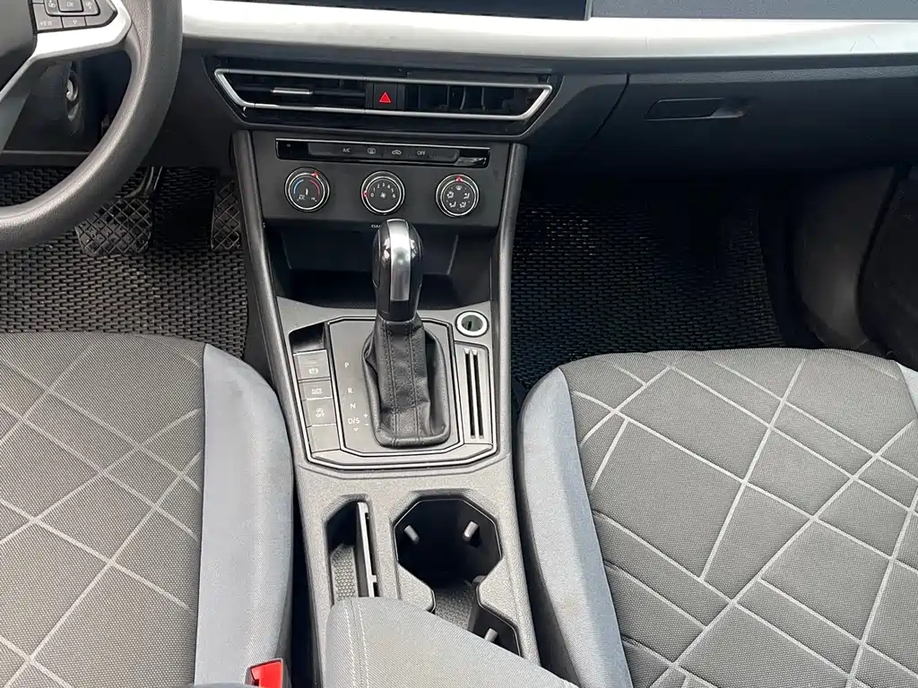 Lavida 2023 1.5L automatic Deyi version купить на сайте DeffCars