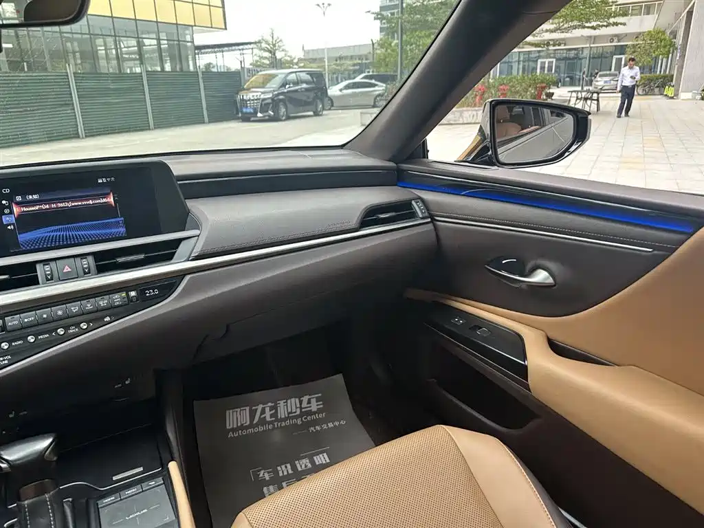 Lexus ES 2020 300h Excellence Edition купить на сайте DeffCars
