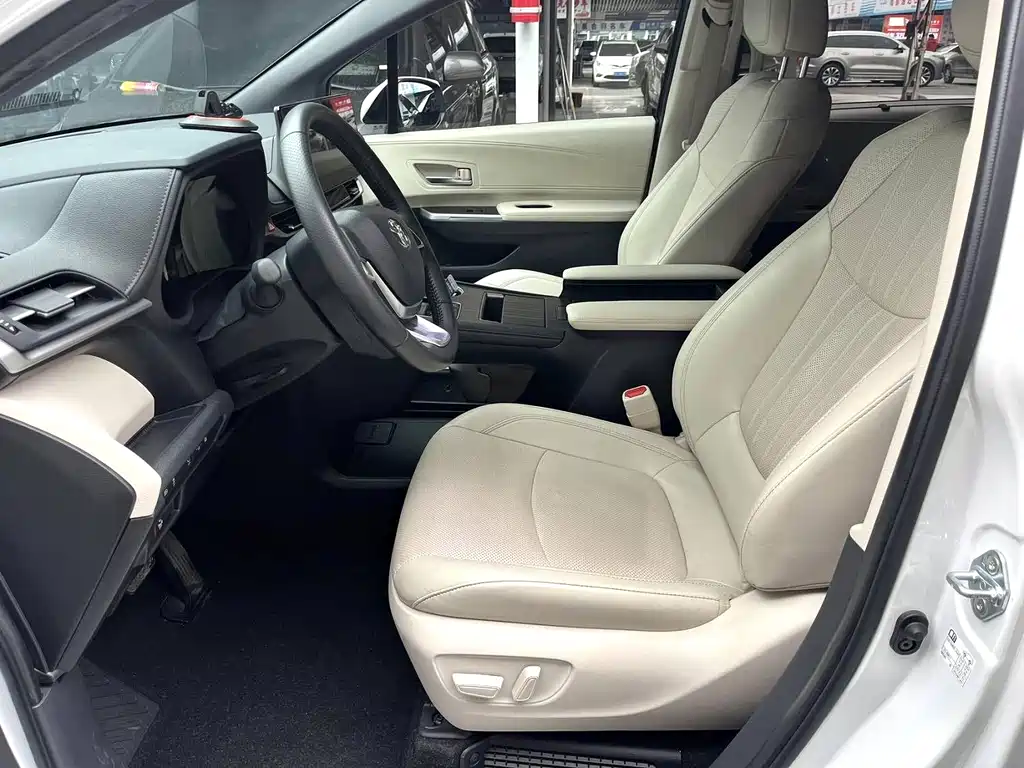 SIENNA 2024 2.5L Hybrid Premium Edition купить на сайте DeffCars