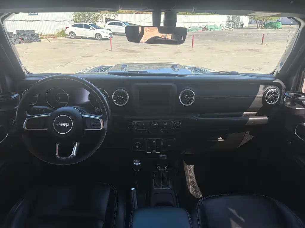 Wrangler 2019 2.0T Sahara four-door version National VI купить на сайте DeffCars